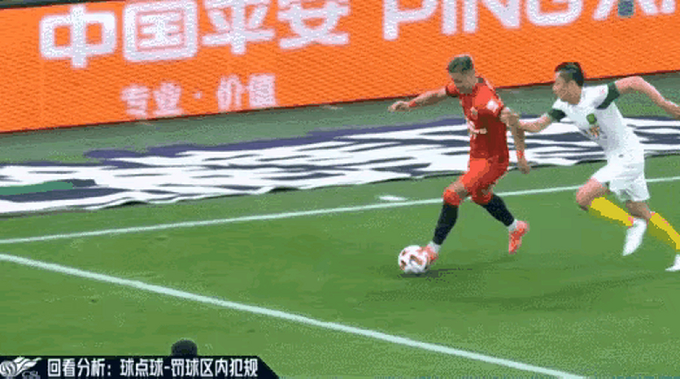 九游娱乐体育-裁判员故事：VAR时代下的判罚艺术