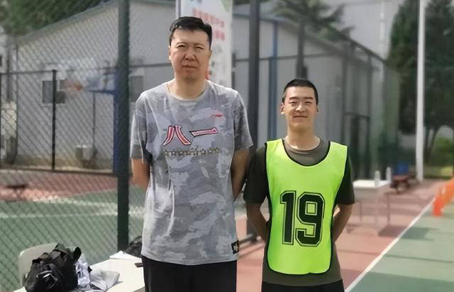 中国篮球名宿访谈：94黄金一代的辉煌的简单介绍