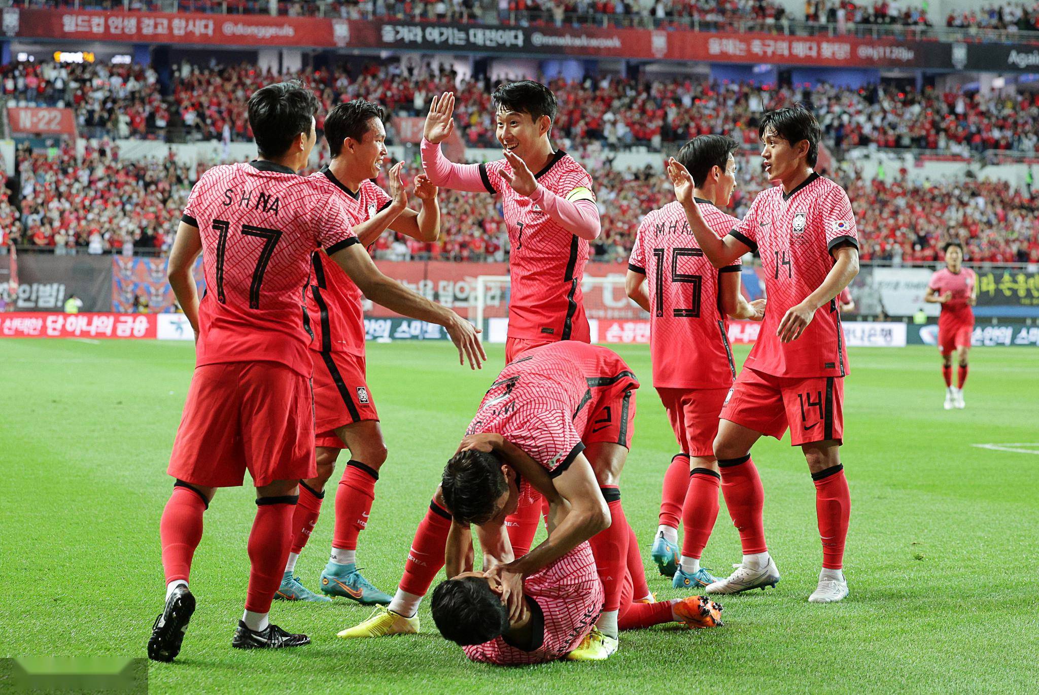 九游娱乐体育-包含国足vs日韩，差距究竟在哪？的词条