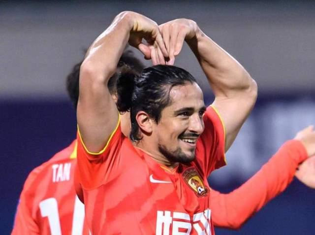 包含国家队征召矛盾：俱乐部为何不愿放人？的词条