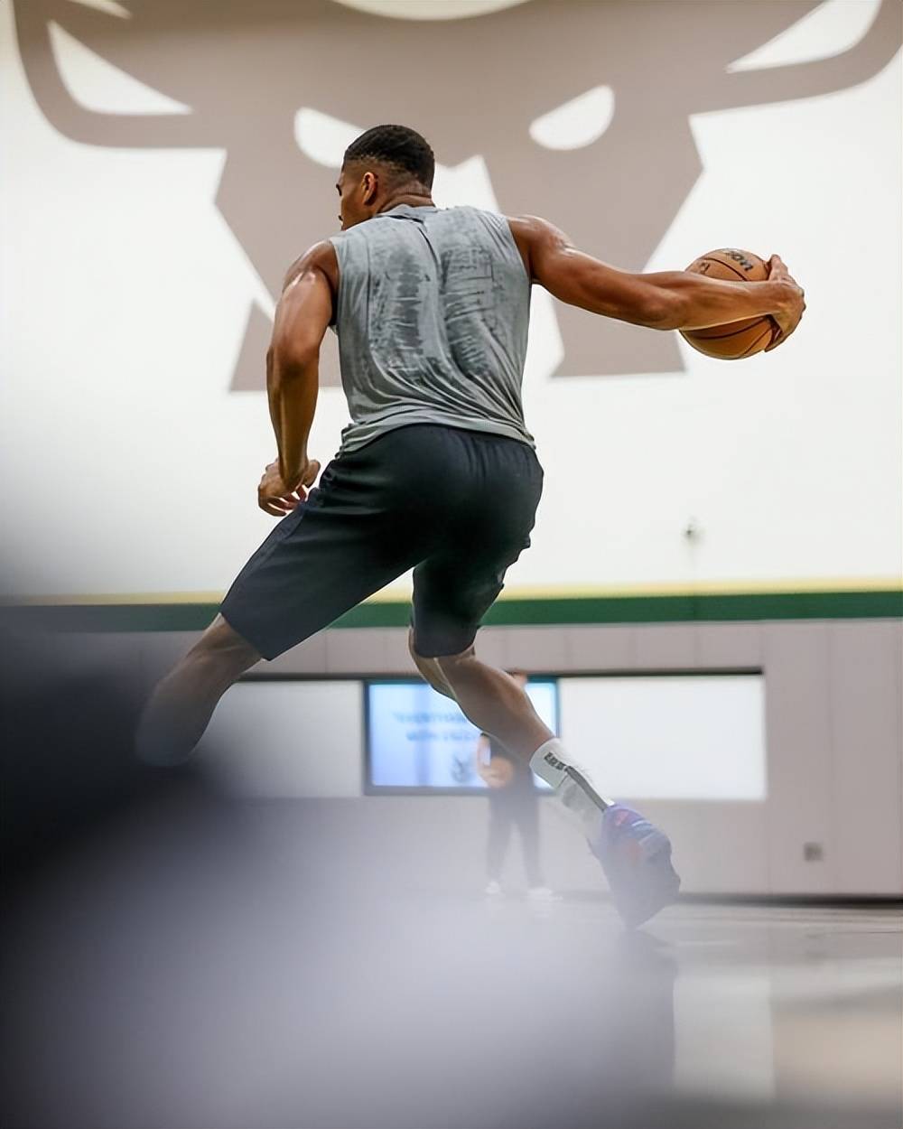 字母哥兄弟同队?雄鹿考虑签下萨纳西斯的简单介绍 字母哥兄弟同队?雄鹿考虑签下萨纳西斯的简单介绍